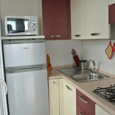 Cozy And Equipped Flat In The Heart Of Lignano 公寓