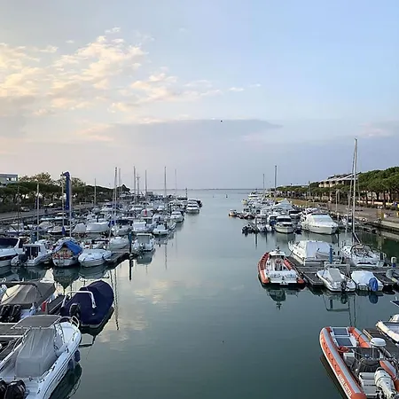 Cozy And Equipped Flat In The Heart Of Lignano